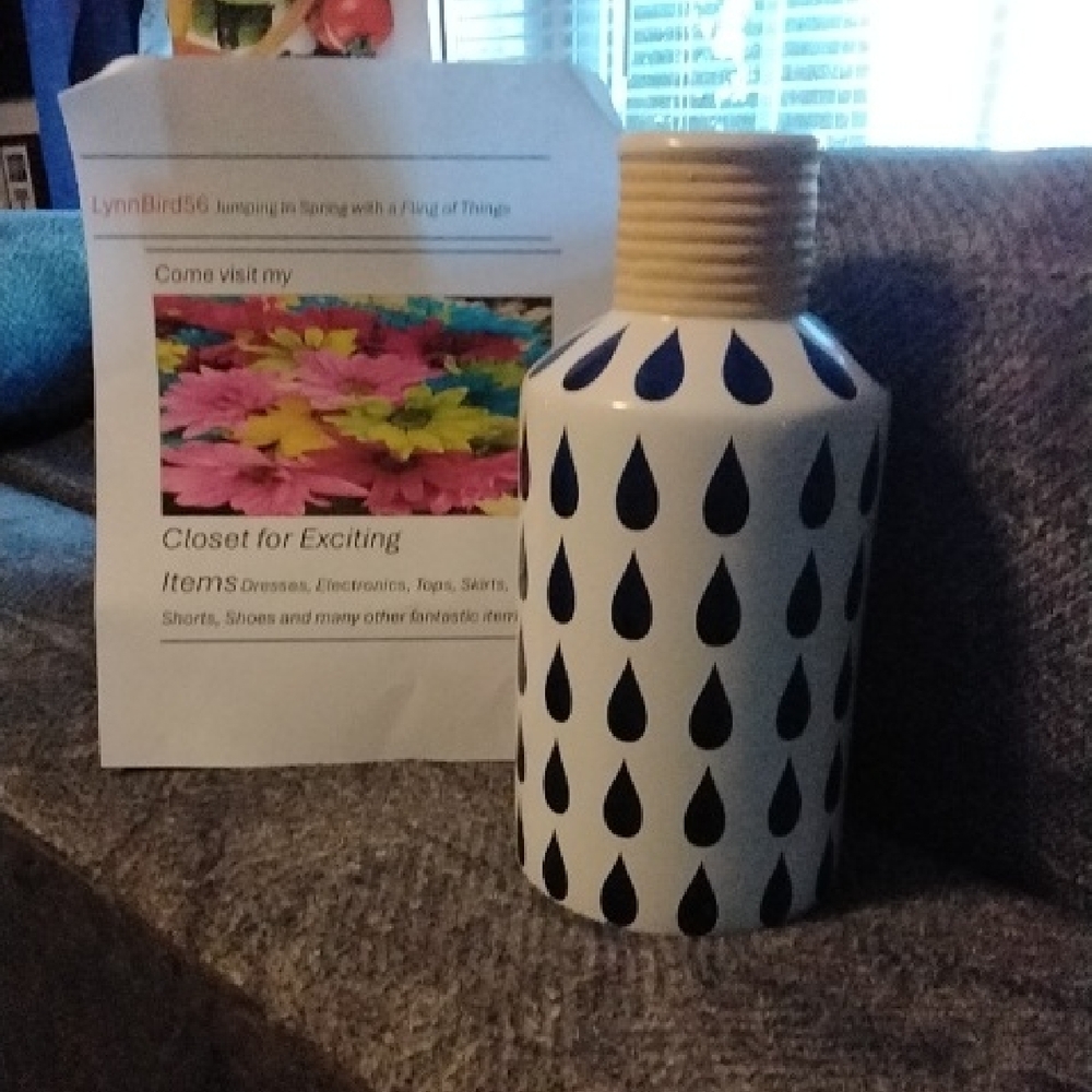 Raindrop Patterned Vase